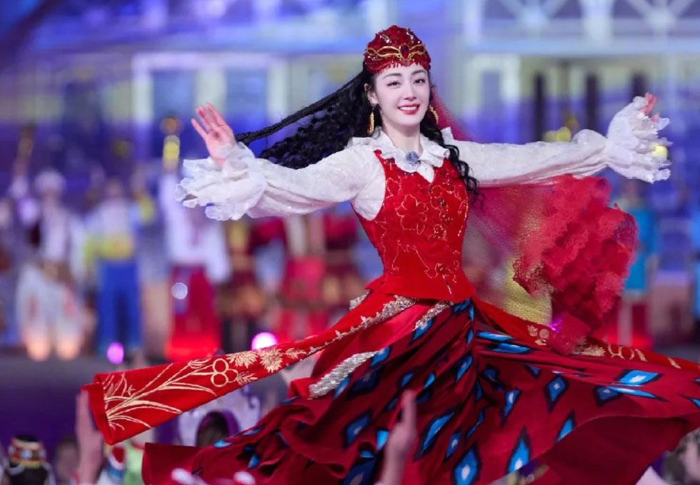 NGƯỜI DUY NGÔ NHĨ CỦA VÙNG ĐẤT TÂY VỰC