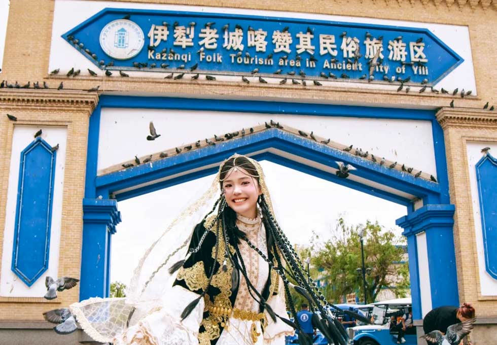 KAZANQI - ĐỘC LẠ NGÔI LÀNG MÀU XANH BIỂN Ở TÂN CƯƠNG