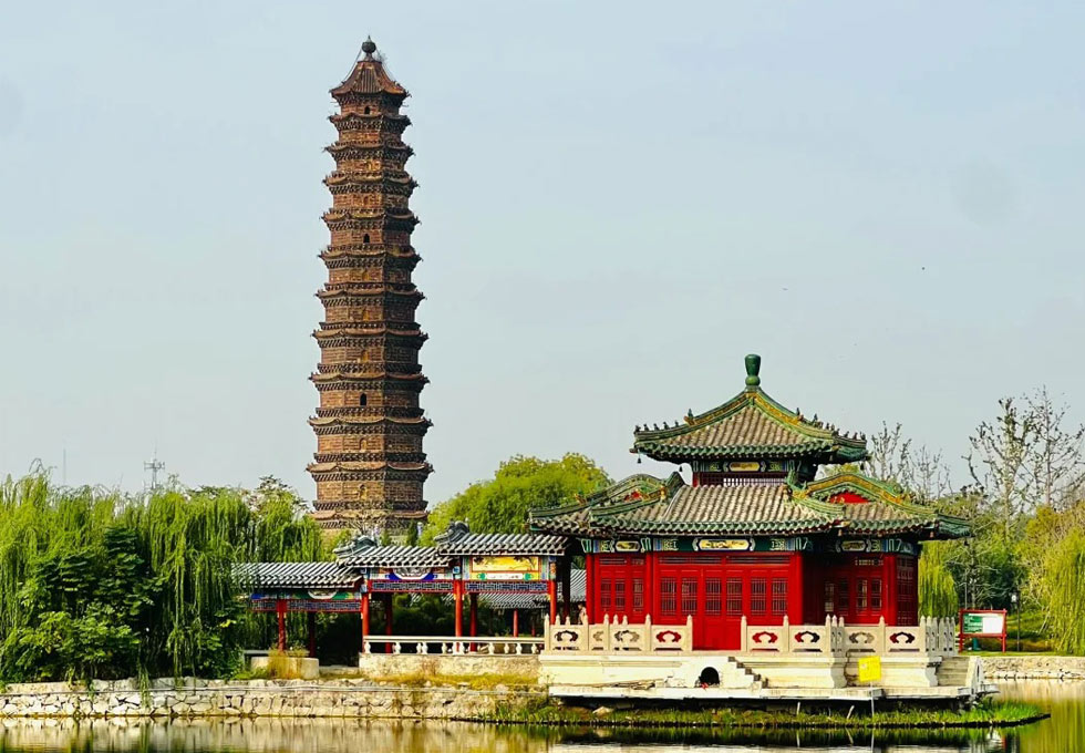 THÁP SẮT – THIÊN HẠ ĐỆ NHẤT THÁP