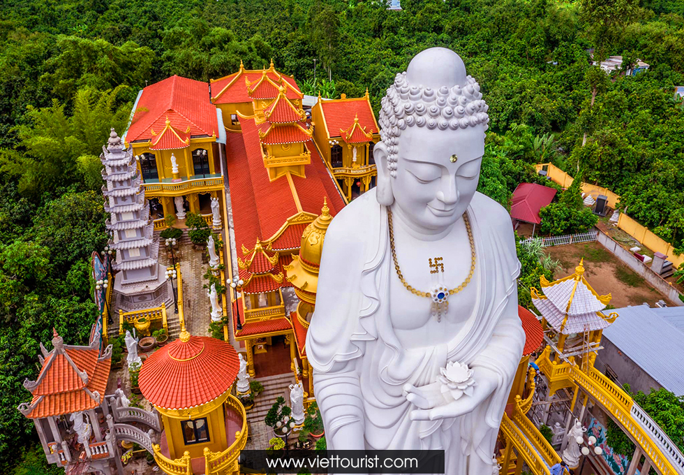 Về An Giang nhớ ghé chùa Chim