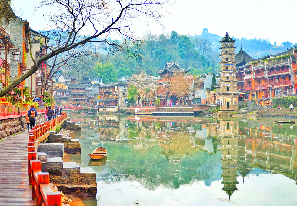 MIÊU VƯƠNG TRẠI - NGÔI LÀNG ĐỘC ĐÁO GIỮA NÚI RỪNG TÂY GIANG